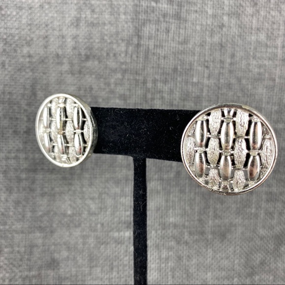 Vintage Coro Woven Silver Screw Back Earrings - Picture 2 of 7